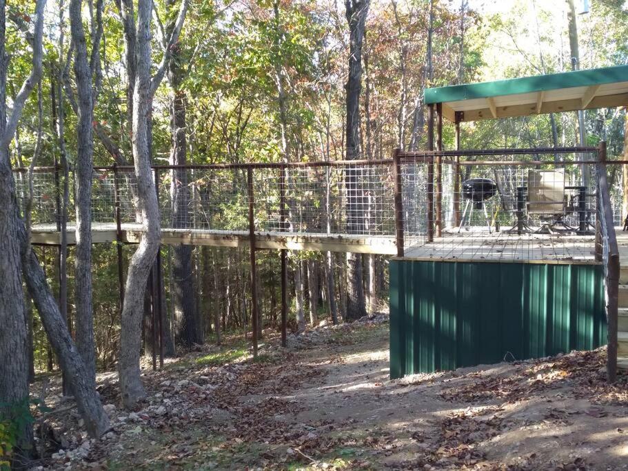 Cabin With A Tree House On A Buffalo Farm . Marshall 外观 照片