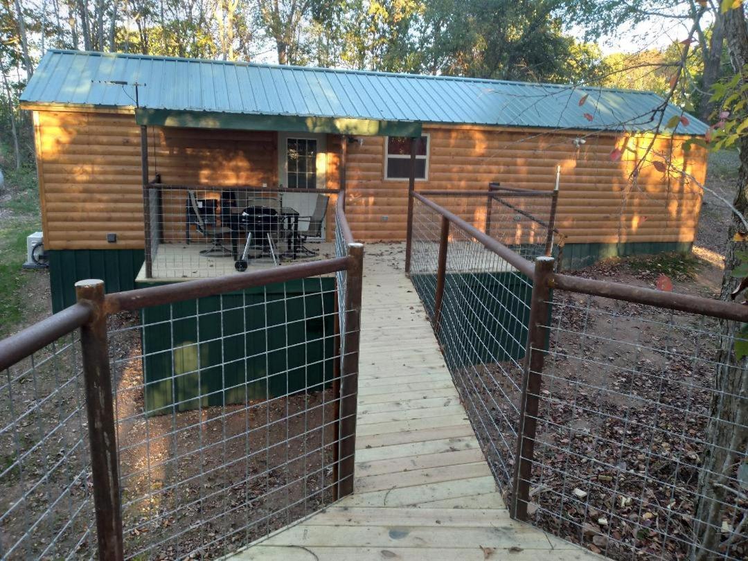 Cabin With A Tree House On A Buffalo Farm . Marshall 外观 照片